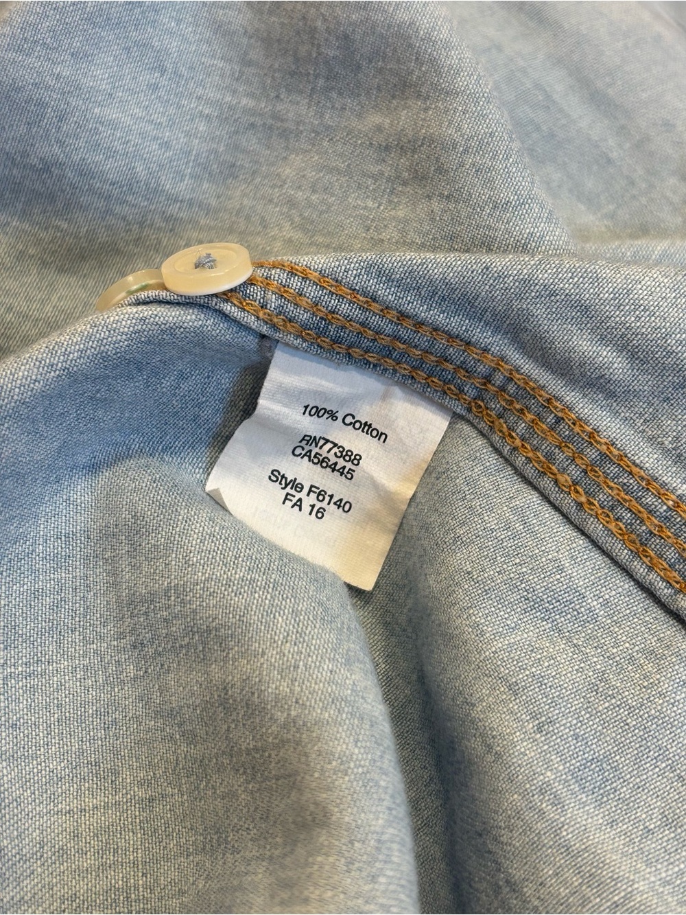 J.Crew Denim Perfect Fit Chambray Button-Down Shirt 100% Cotton Women's Large - Picture 5 of 7